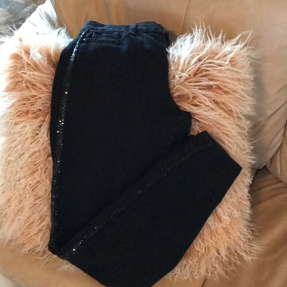 Cache black jeans.